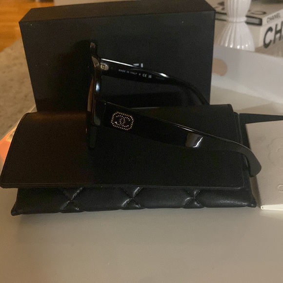 CHANEL SUNGLASSES - Picture 2 of 7